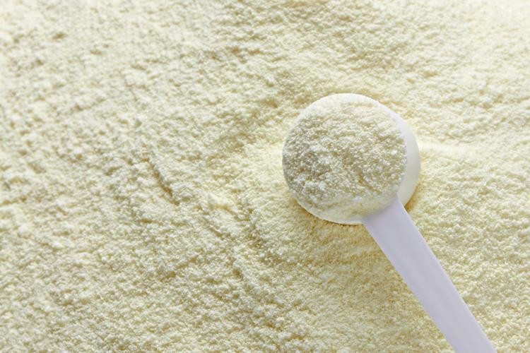 中国奶粉企业在存量奶粉市场里愈发焦虑,无论产品从婴幼儿配方奶粉向